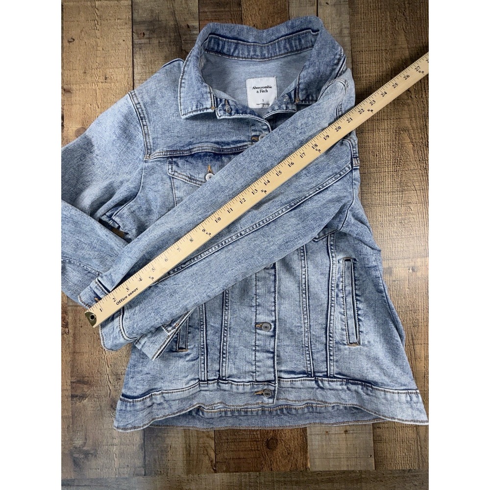 Abercrombie & Fitch Women's Light Wash Denim Trucker Jacket Size S - Picture 4 of 6